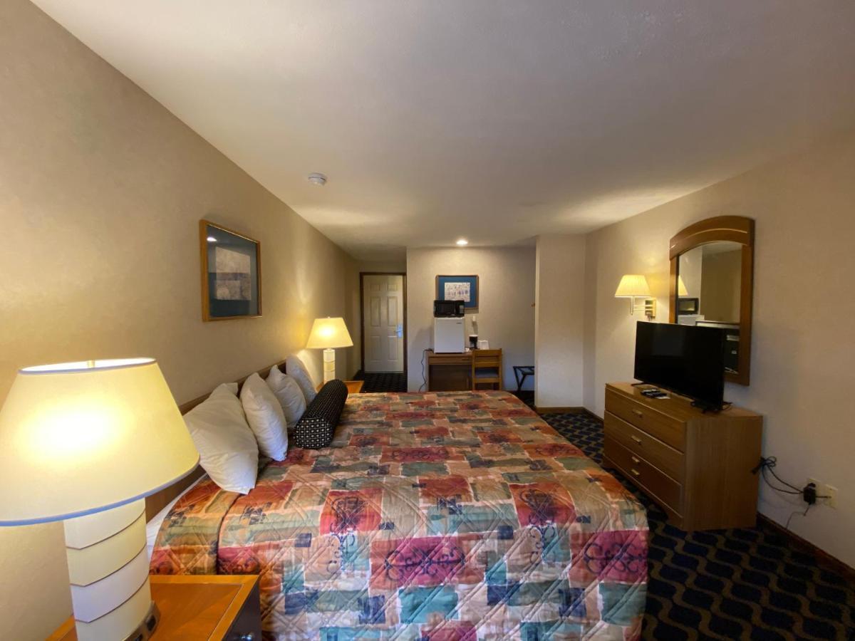 Economy Lodge Sturbridge Exterior foto