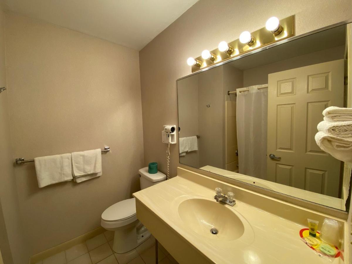 Economy Lodge Sturbridge Exterior foto