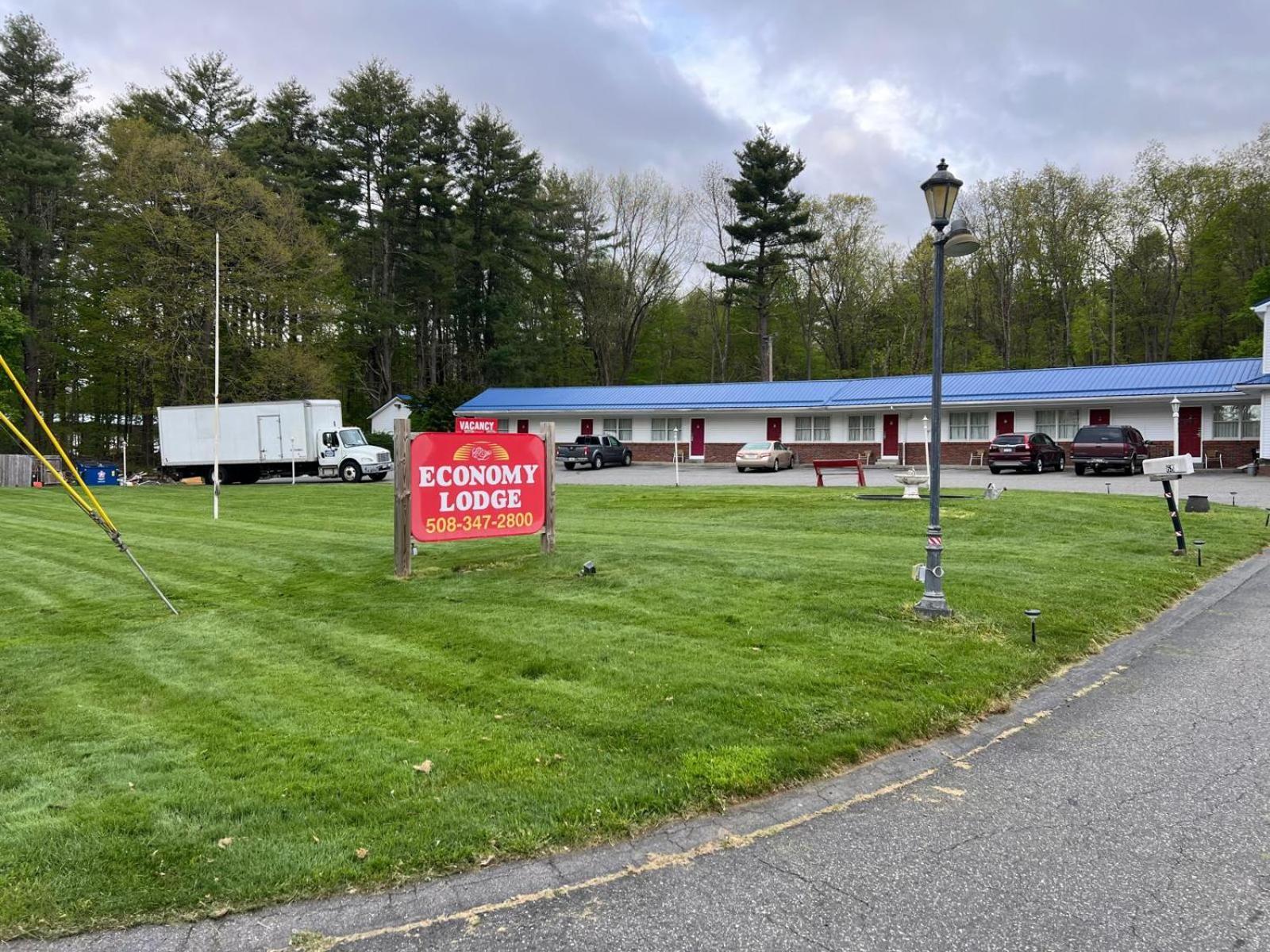 Economy Lodge Sturbridge Exterior foto