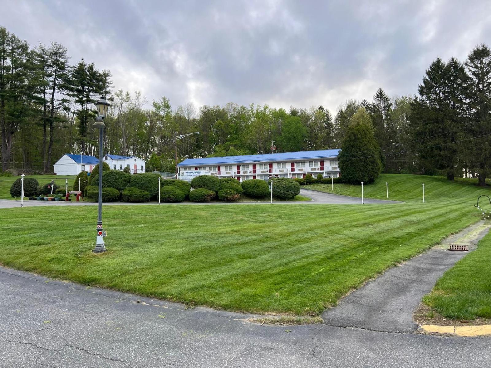 Economy Lodge Sturbridge Exterior foto