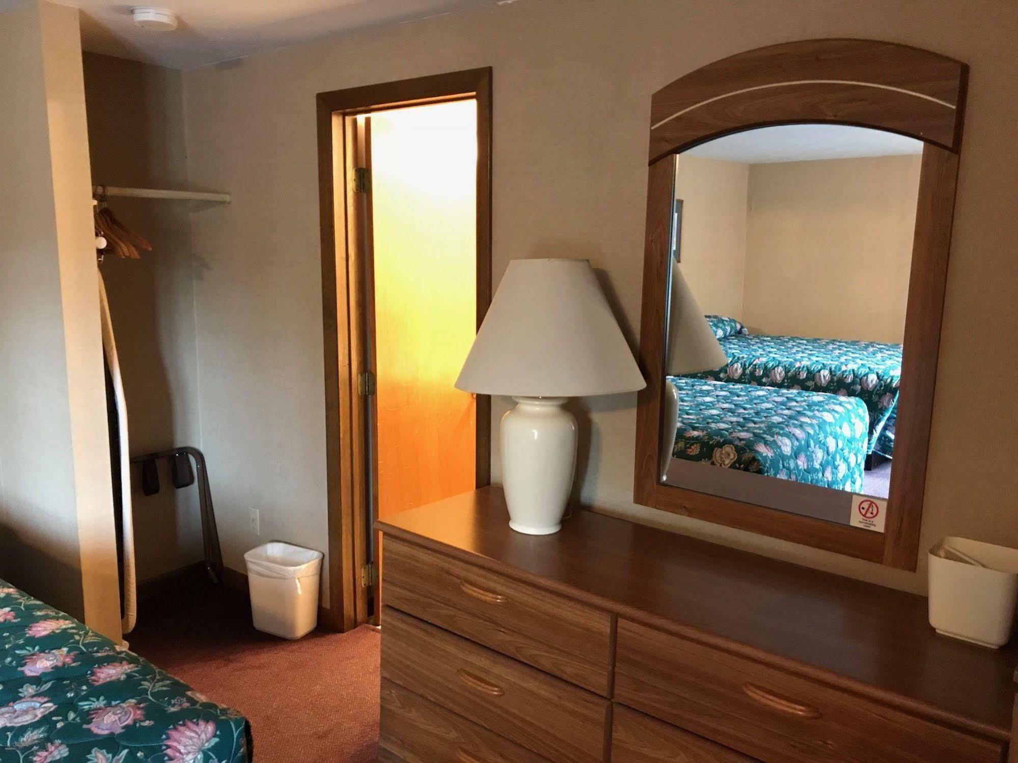 Economy Lodge Sturbridge Exterior foto