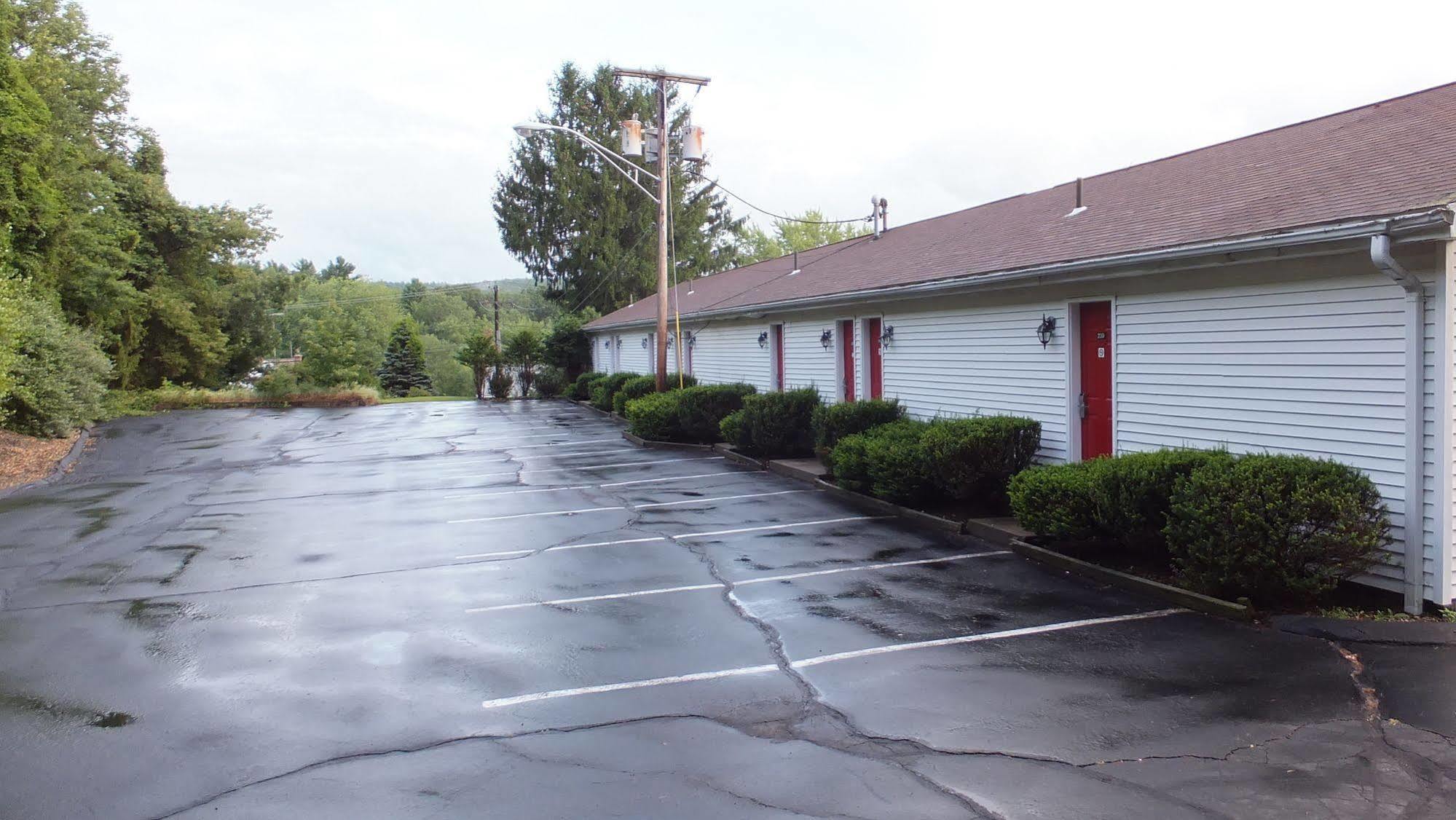 Economy Lodge Sturbridge Exterior foto