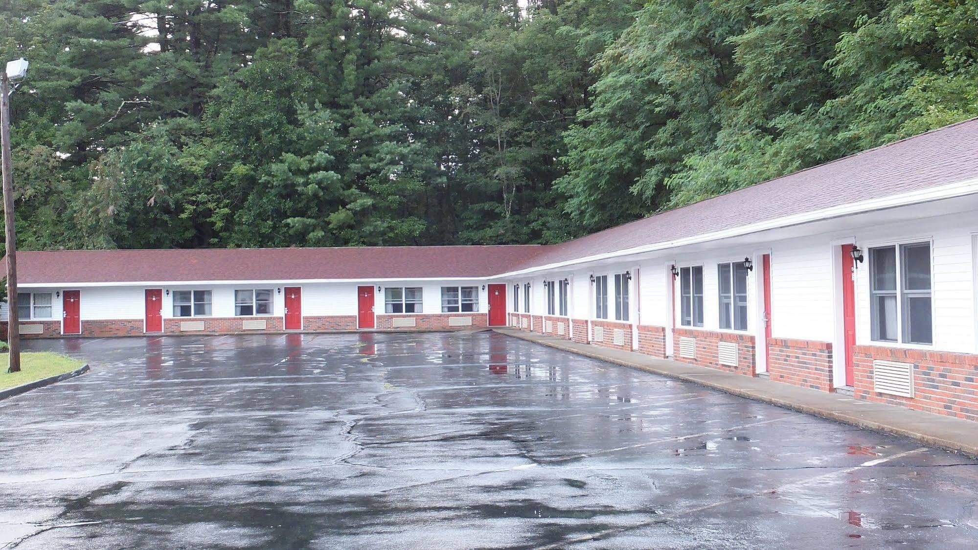 Economy Lodge Sturbridge Exterior foto